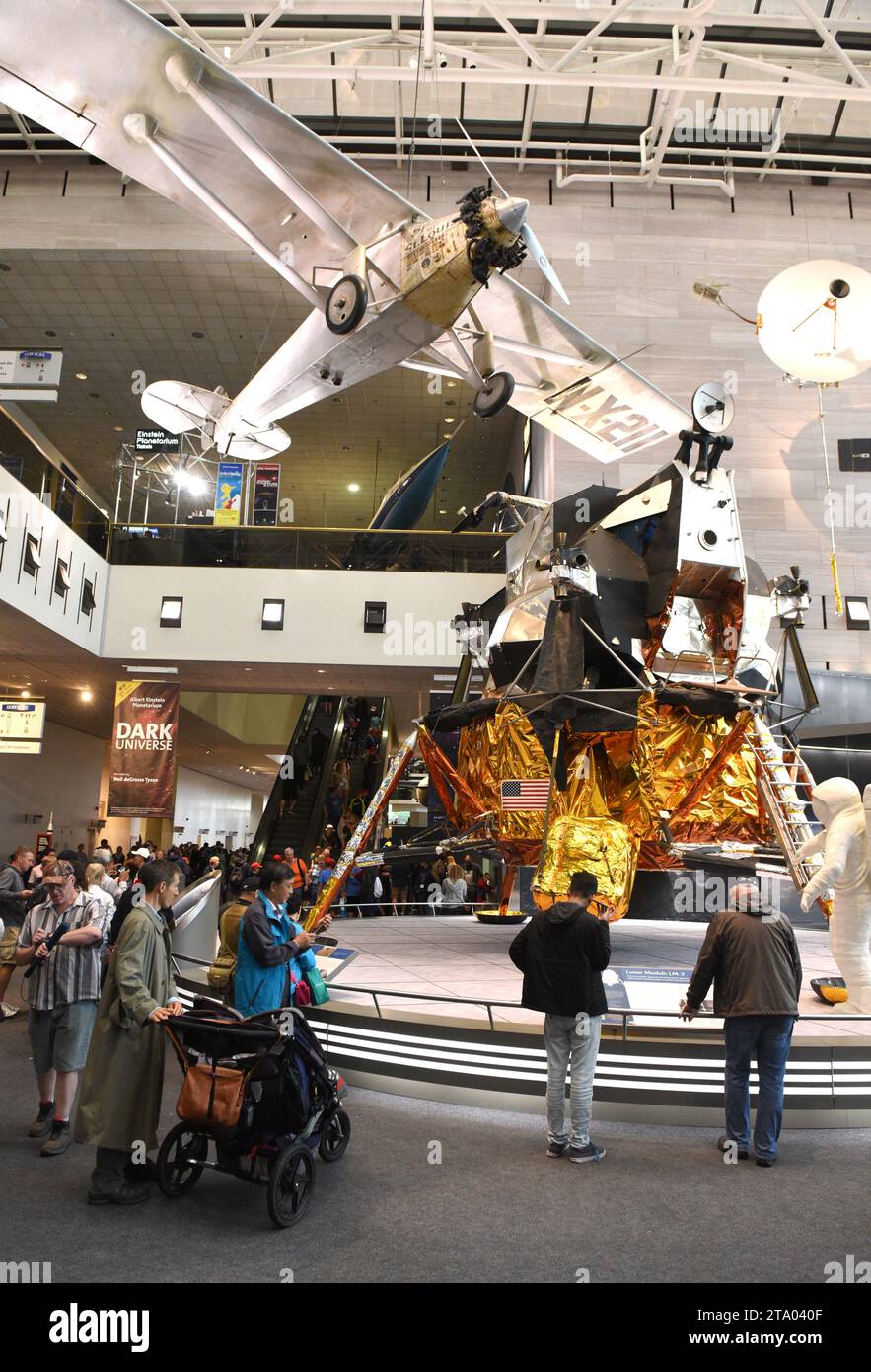 Washington, DC - 03 juin 2018 : personnes au Smithsonian National Air and Space Museum. Banque D'Images