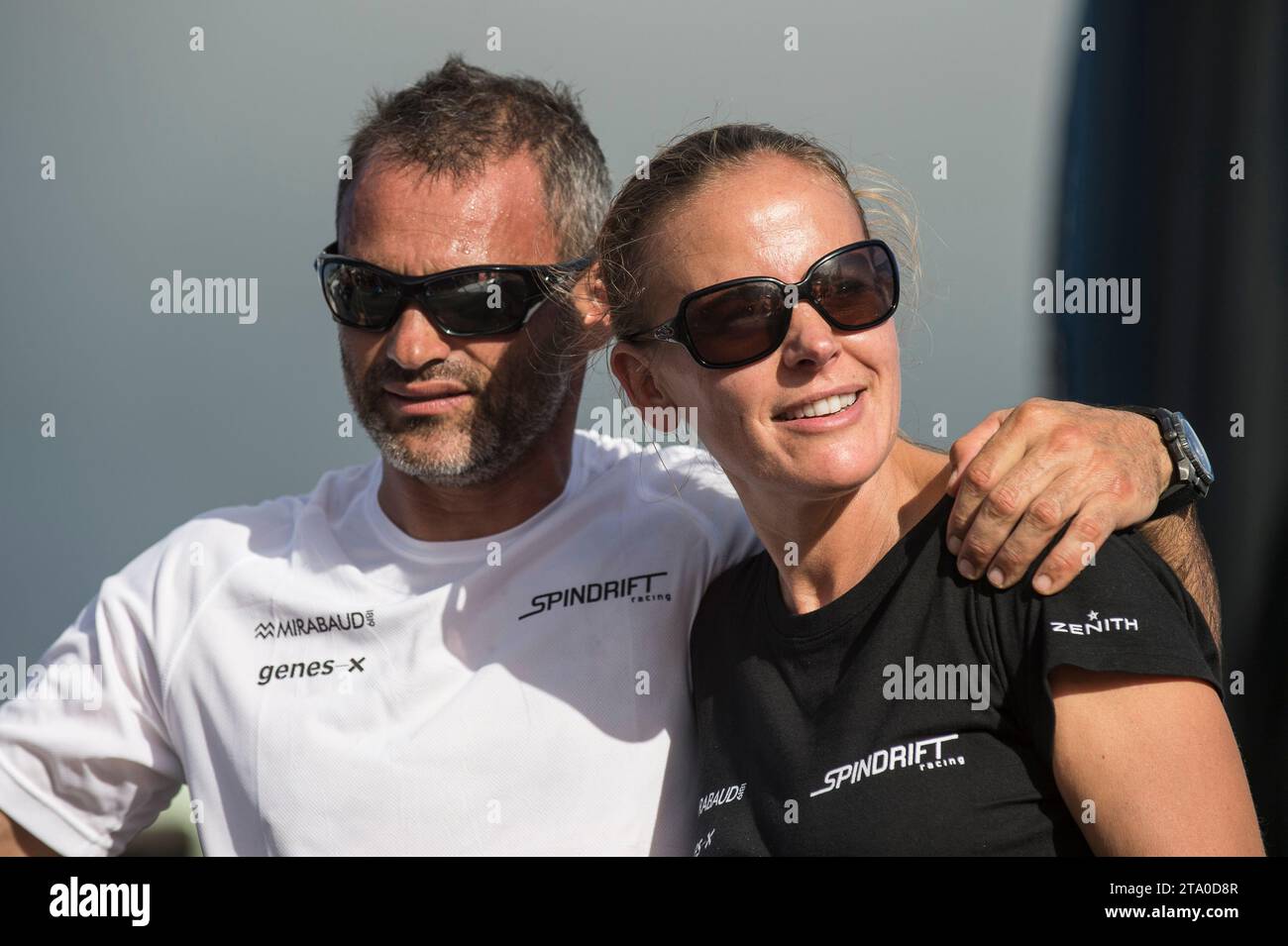 Yann Guichard, skipper du maxi trimaran Spindrift 2, catégorie ultime, avec sa copine Dona Bertarelli, propriétaire du bateau, après avoir terminé 2e de la route du Rhum destination Guadeloupe, à Pointe à Pitre, Guadeloupe, le 10 novembre 2014 - photo Olivier Blanchet / DPPI Banque D'Images