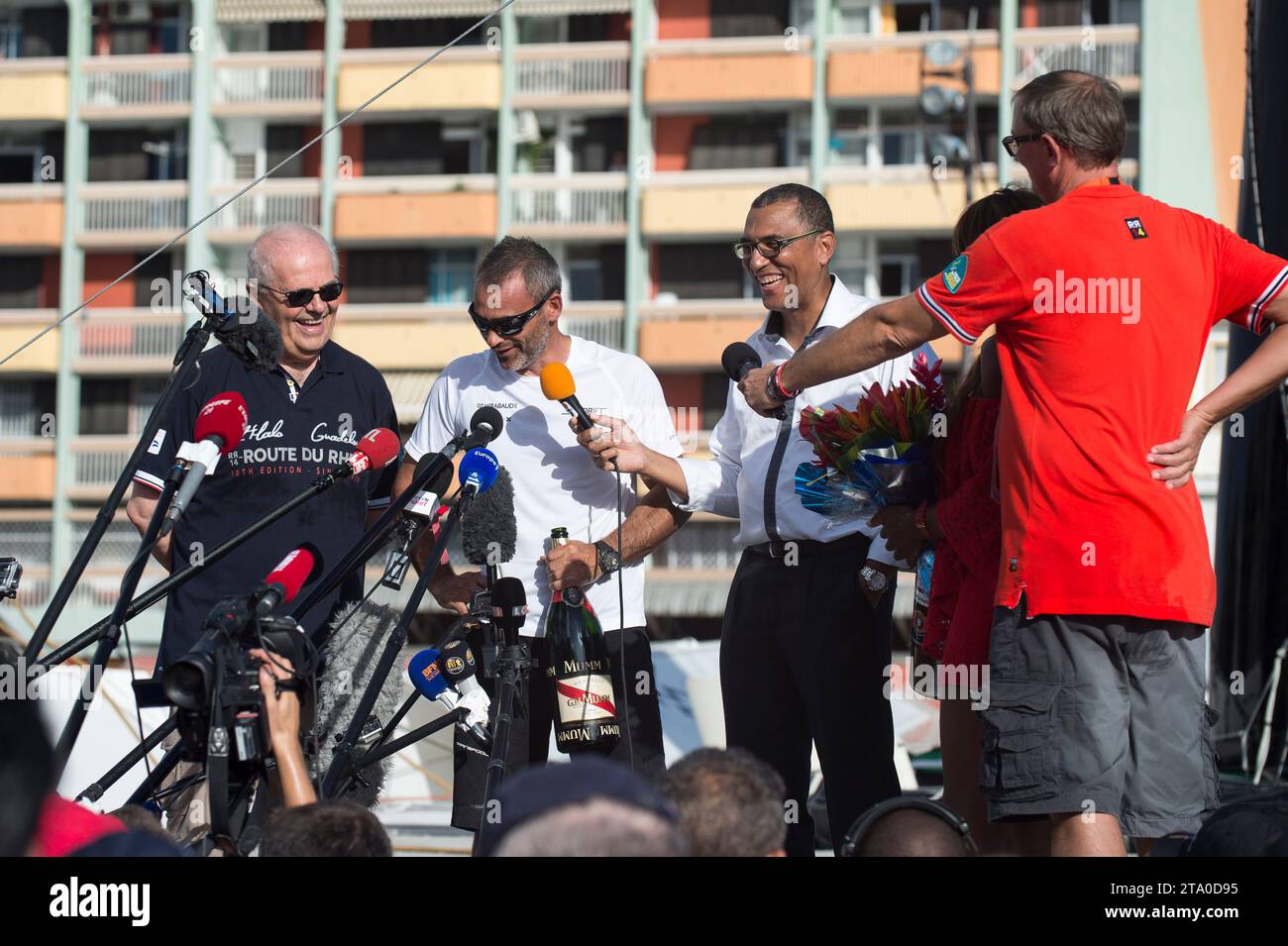 Yann Guichard, skipper du maxi trimaran Spindrift 2, catégorie ultime, s’adresse aux médias après avoir terminé 2e de la route du Rhum destination Guadeloupe, à Pointe à Pitre, Guadeloupe, le 10 novembre 2014 - photo Olivier Blanchet / DPPI Banque D'Images