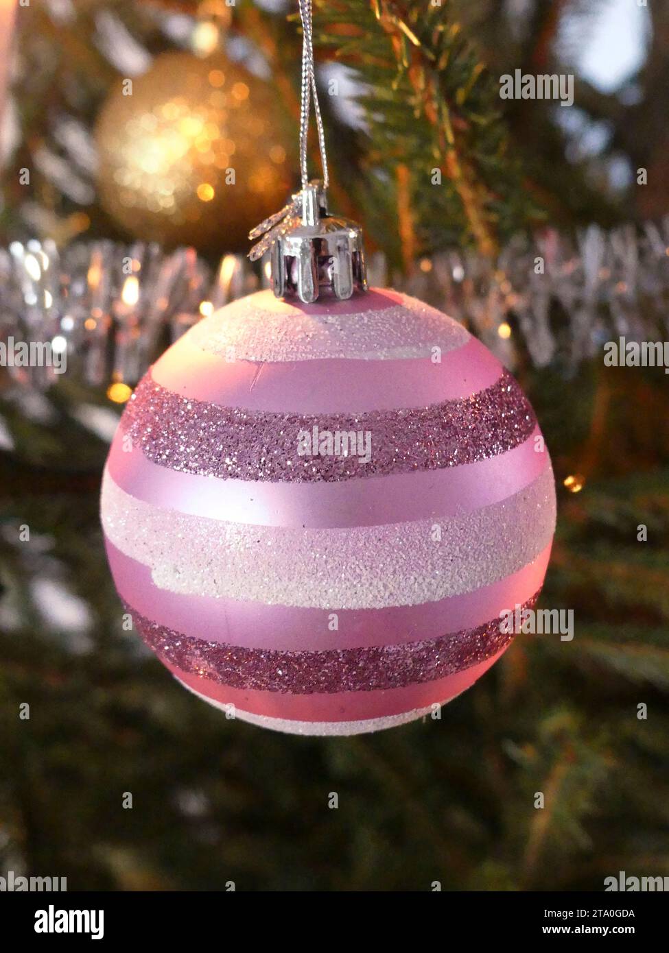 Pink Christmas Tree ball Banque D'Images