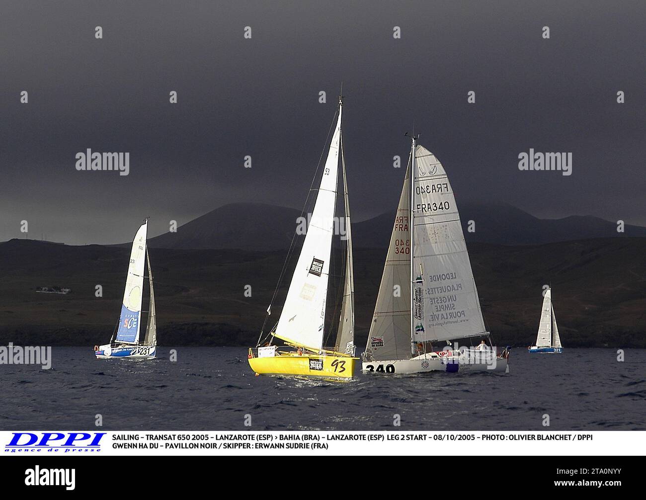 VOILE - TRANSAT 650 2005 - LANZAROTE (ESP) > BAHIA (BRA) - LANZAROTE (ESP) DÉPART 2 - 08/10/2005 - PHOTO : OLIVIER BLANCHET / DPPI GWENN HA DU - PAVILLON NOIR / SKIPPER : ERWANN SUDRIE (FRA) Banque D'Images