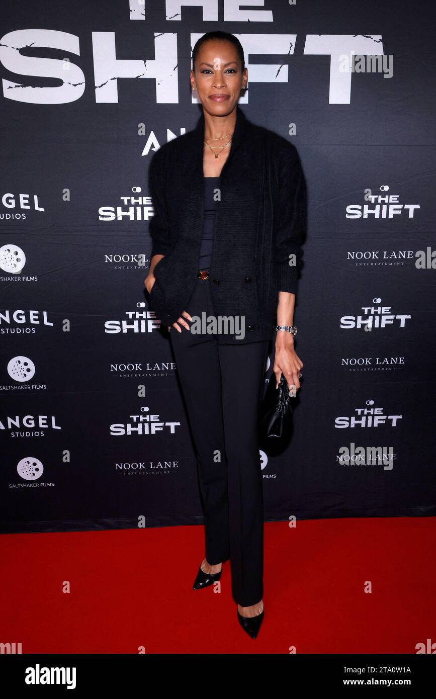 LOS ANGELES, CA - NOVEMBRE 27 : Kearran Giovanni à la première de The Shift à AMC The Grove 14 à Los Angeles, Californie le 27 novembre 2023. Droit d'auteur : xFayexSadoux Banque D'Images