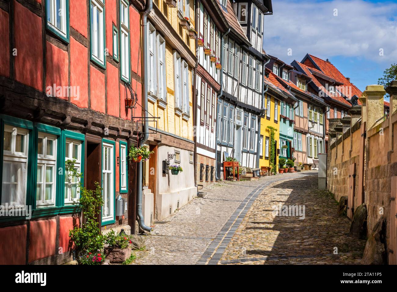 Maisons historiques à ossature de bois dans la ville médiévale de Quedlinburg, au nord des montagnes de Harz. Saxe-Anhalt, Allemagne - 26 avril 2018 Banque D'Images