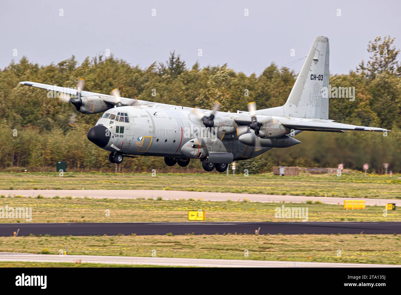 Avion de transport militaire Lockheed C-130 Hercules de l'armée de l'air belge arrivant à la base aérienne d'Eindhoven. Eindhoven, pays-Bas - septembre 22, Banque D'Images