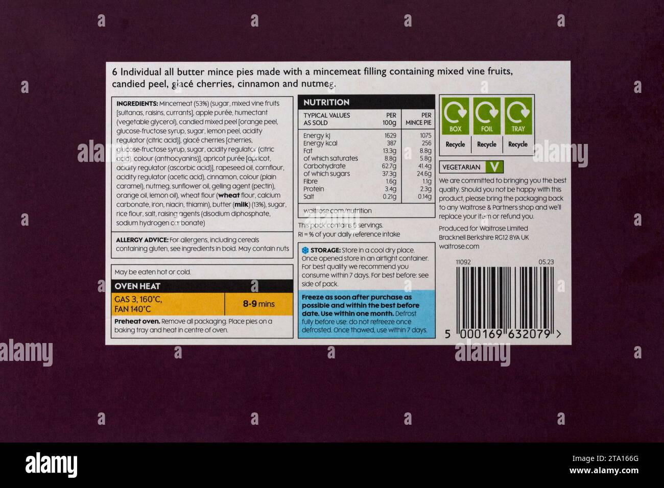 Liste des ingrédients et informations nutritionnelles sur la boîte de Waitrose Noël 6 toutes les tartes hachées au beurre Banque D'Images
