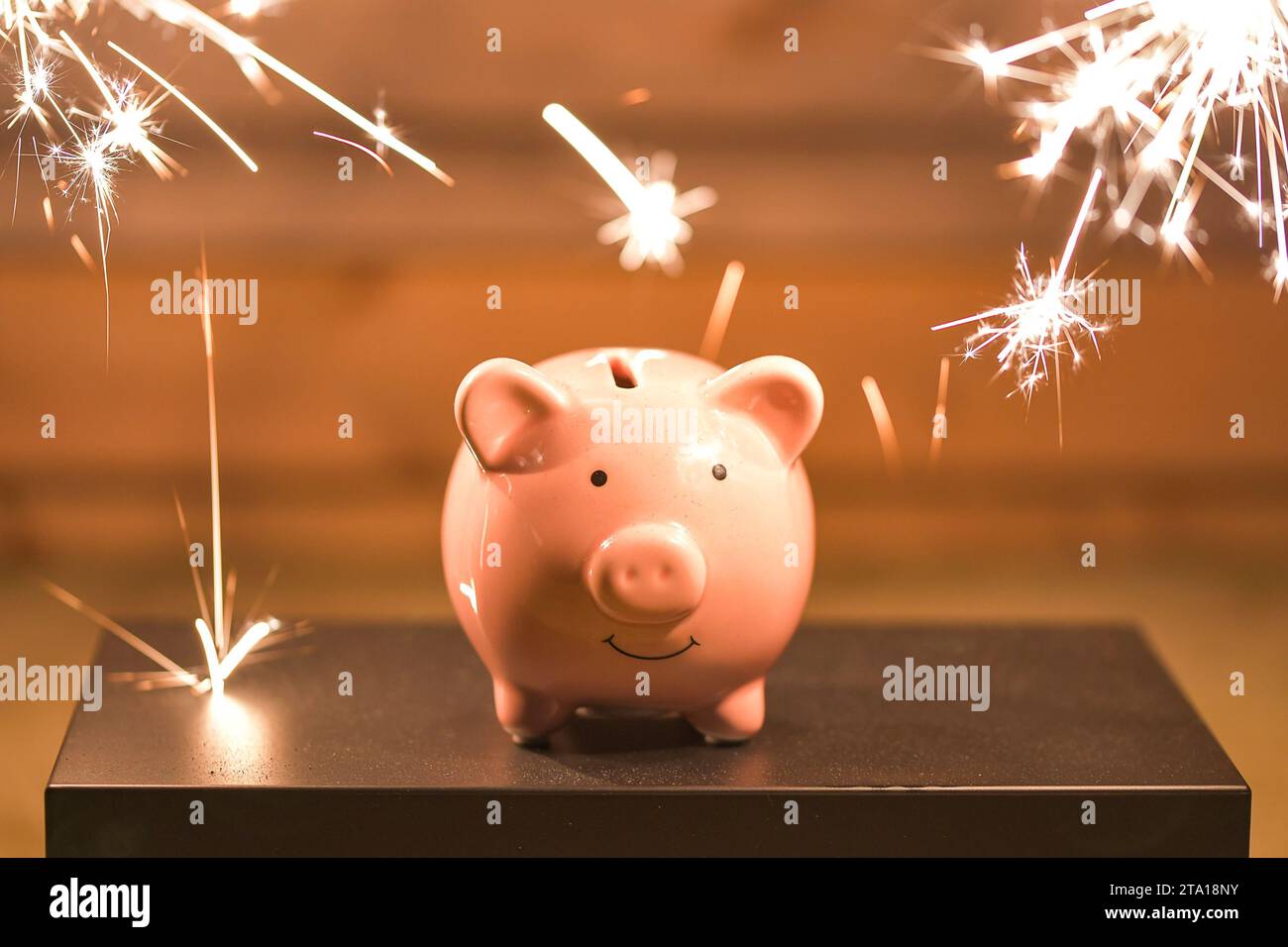 Tirelire Sparkling Savings souriant Happy Savings, Pig Bank Banque D'Images