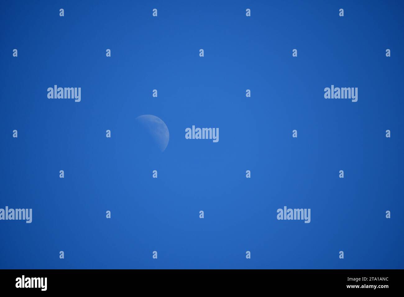Lune croissante dans le ciel Banque D'Images