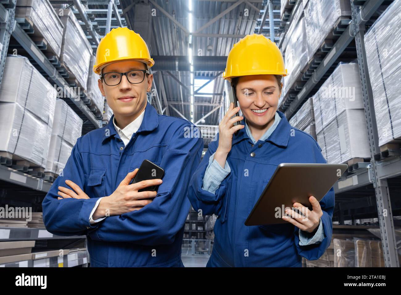Hommes et femmes gestionnaires d'entrepôt Banque D'Images