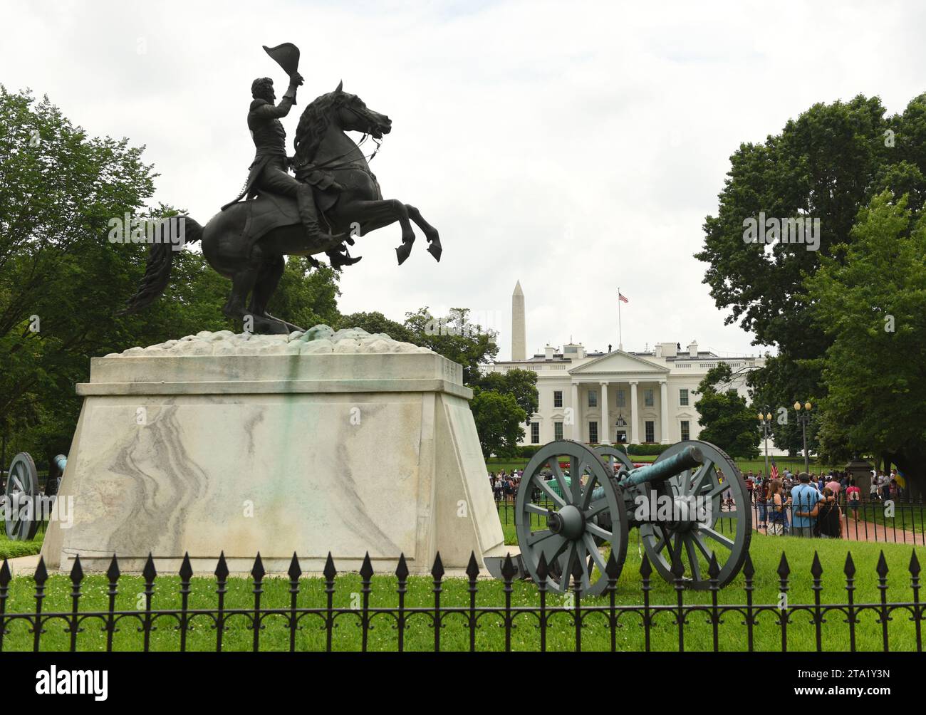 Washington, DC - 02 juin 2018 : statue d'Andrew Jackson à Lafayette Square et à la Maison Blanche. Banque D'Images