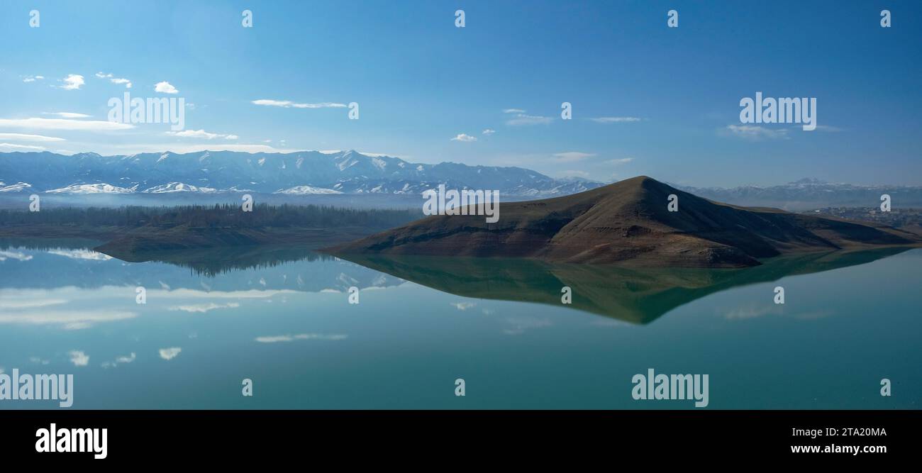 Vue du lac Obanbori Kattasoy à Istaravshan, Tadjikistan. Banque D'Images