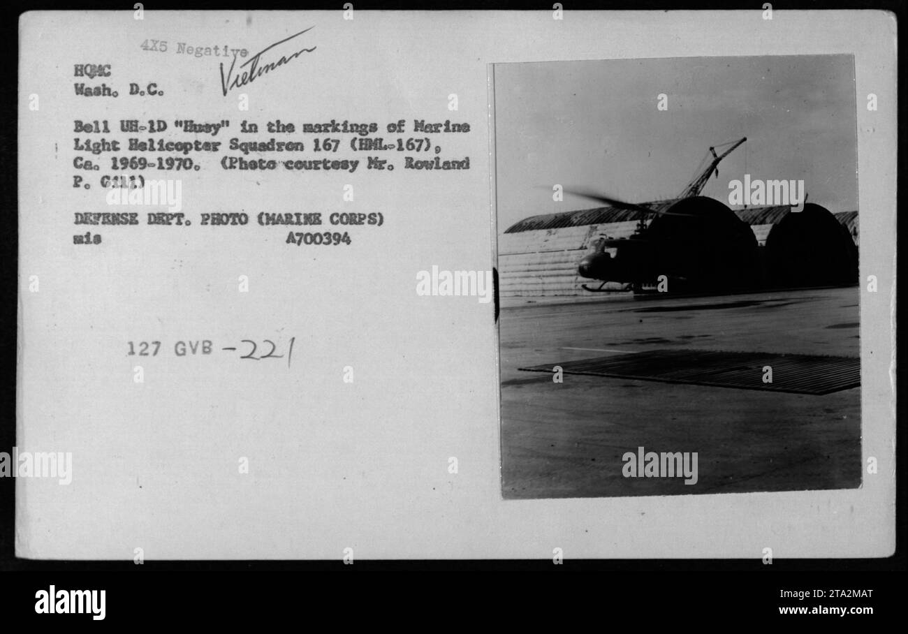 Marine Light Helicopter Squadron 167 (EML-167) hélicoptère UH-1D, également connu sous le nom de «Huay», au Vietnam. Cet hélicoptère Bell UH-1D portait les marques EML-167 et était opérationnel en 1969-1970. Cette photographie a été prise à Washington, D.C. et est gracieusement offerte par M. Rowland P. Gill. Département de la Défense photo, Marine corps, ID : A700394. Banque D'Images