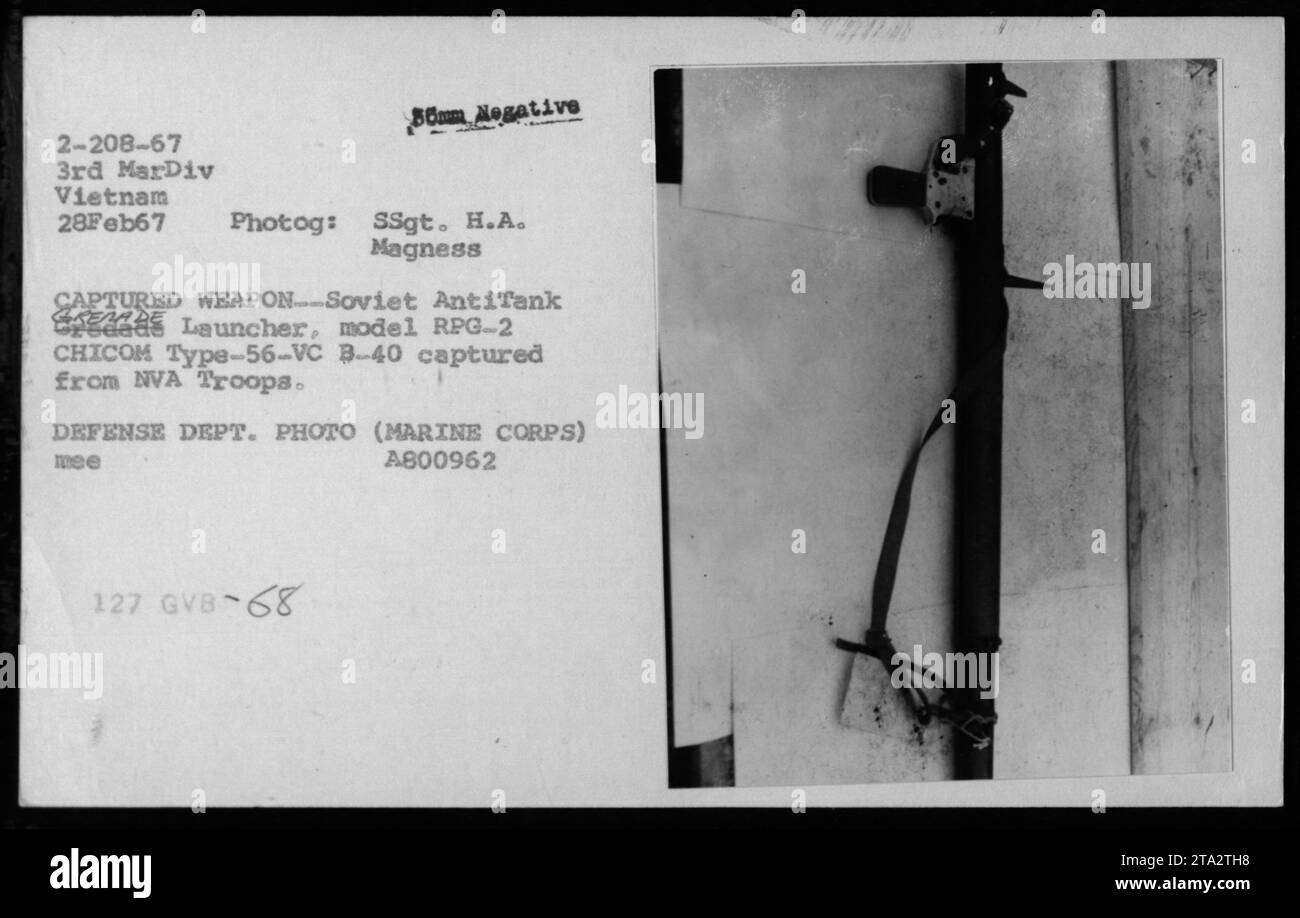 'Arme capturée - 28 février 1967 : une photographie prise pendant la guerre du Vietnam par le SSgt. H.A. Magness, présentant un lanceur antichar soviétique S, modèle RPG-2 CHICOM Type-56-VC B-40. Cette arme a été capturée par les troupes de la NVA par le 3e MarDiv au Vietnam.' Banque D'Images