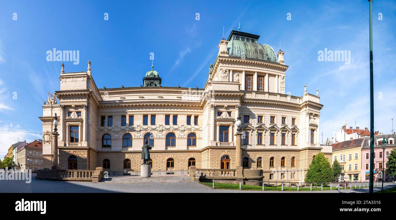 Le théâtre Josef Kajetán Tyl (en tchèque : Divadlo Josefa Kajetána Tyla) est un théâtre principal situé à Plzeň, en République tchèque. Banque D'Images