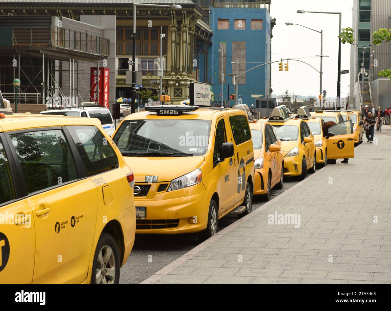 New York, USA - 28 mai 2018 : rangée de taxi jaune à New York. Banque D'Images