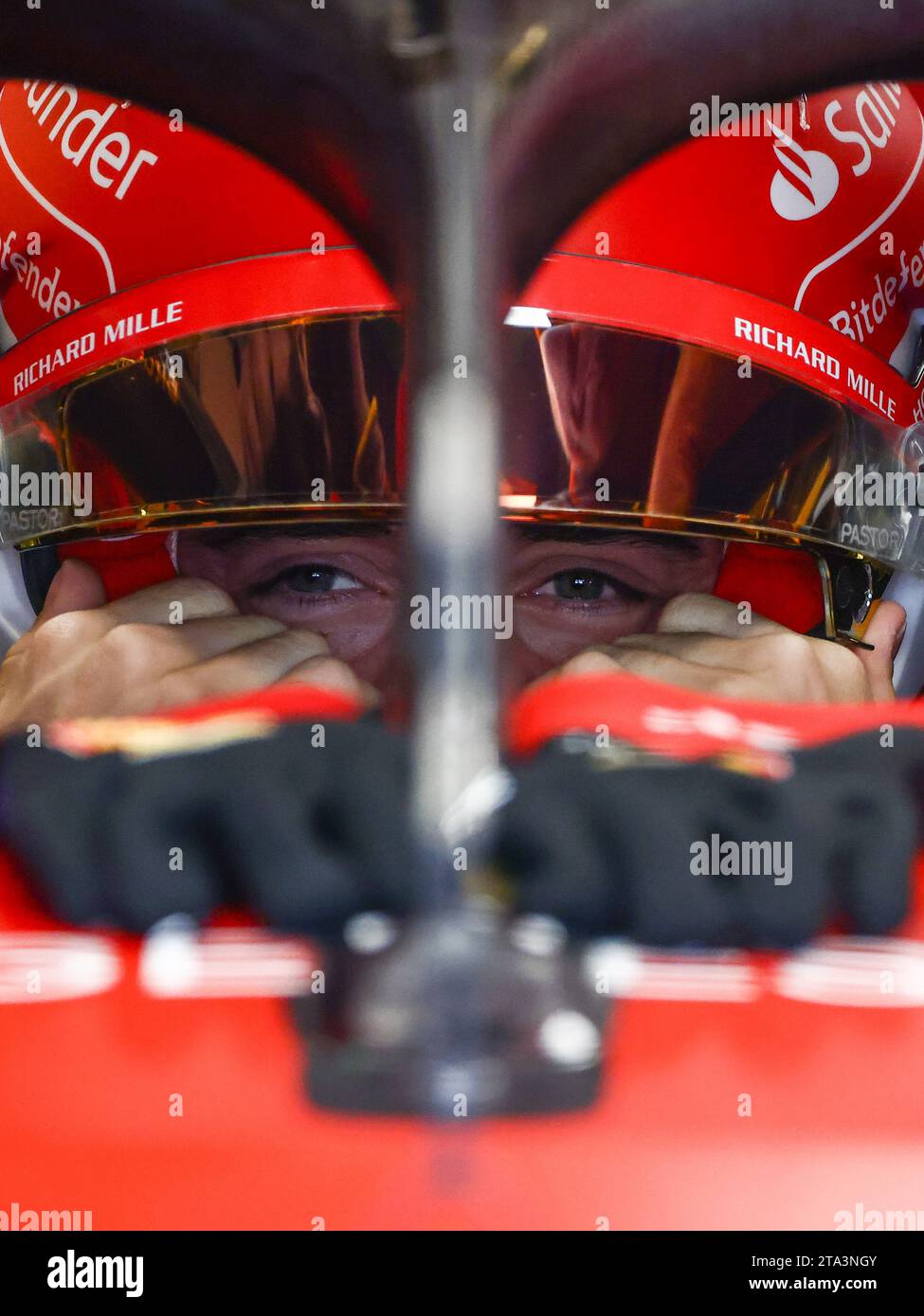 Abu Dhabi, Émirats arabes Unis. 28 novembre 2023. Charles Leclerc de Ferrari est vu lors des essais d'après-course de Formule 1 sur le circuit Yas Marina le 28 novembre 2023 à Abu Dhabi, aux Émirats arabes Unis. (Image de crédit : © Beata Zawrzel/ZUMA Press Wire) USAGE ÉDITORIAL SEULEMENT! Non destiné à UN USAGE commercial ! Banque D'Images