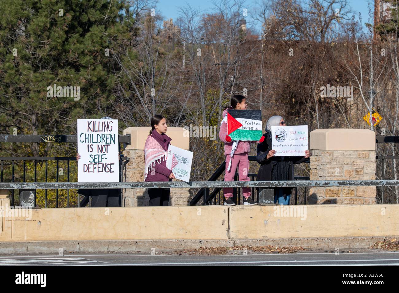 St. Paul, Minnesota. 19 novembre 2023. Rassemblement pour se débarrasser du Minnesota de l'apartheid Israël, libérer la Palestine et pas d'argent du Minnesota pour le génocide. Banque D'Images