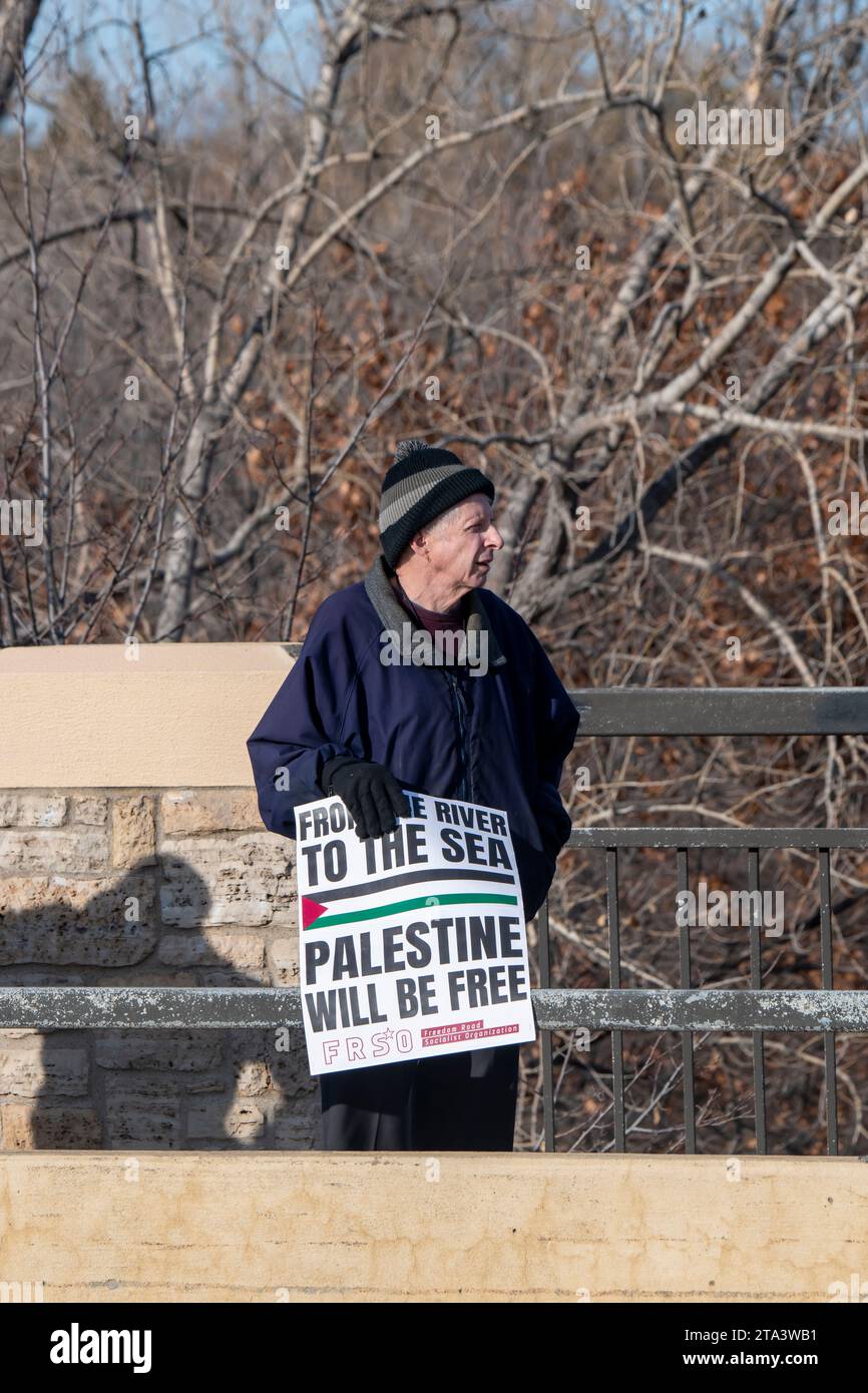 St. Paul, Minnesota. 19 novembre 2023. Rassemblement pour se débarrasser du Minnesota de l'apartheid Israël, libérer la Palestine et pas d'argent du Minnesota pour le génocide. Banque D'Images