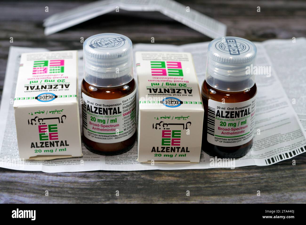 Le Caire, Égypte, novembre 6 2023 : Alzental 20 mg par mL suspension ( Albendazole ) flacon de 20 mL, anthelminthique à large spectre, pour entérobiase, Ascariasi Banque D'Images