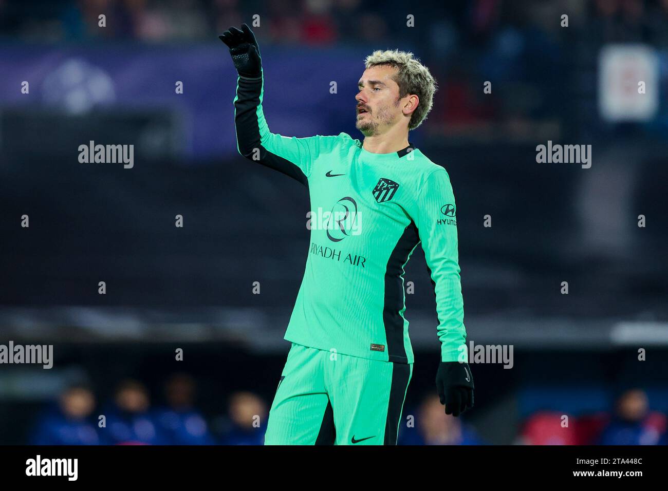 ROTTERDAM, PAYS-BAS - NOVEMBRE 28 : Antoine Griezmann (Atletico Madrid) lors du match Groupe E - UEFA Champions League 2023/24 du SC Feyenoord et Banque D'Images