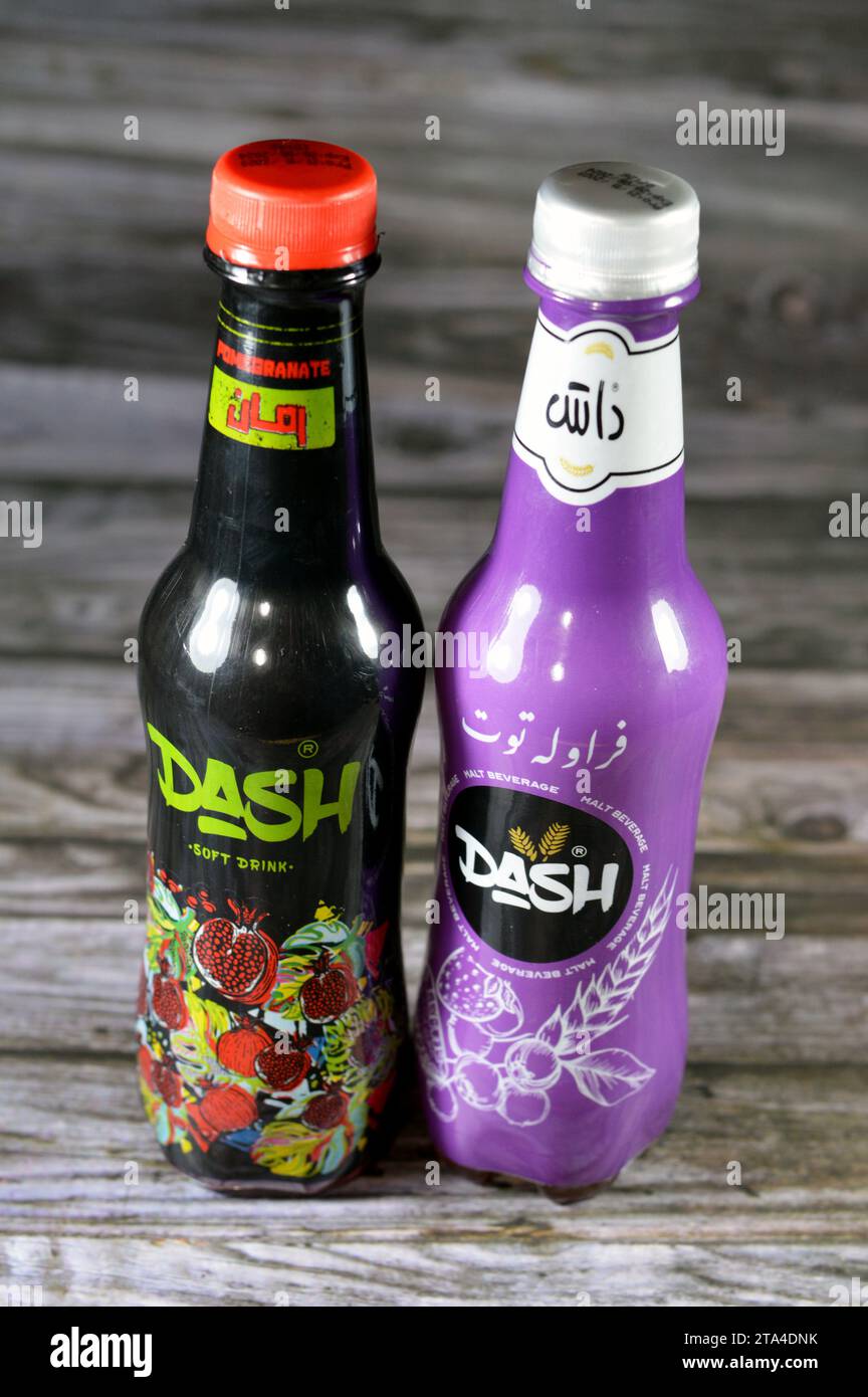 Le Caire, Égypte, novembre 24 2023 : Dash soda drink fruits aromatisés fraises, baies et grenades, délicieuse boisson gazeuse avec une variété de saveurs Banque D'Images