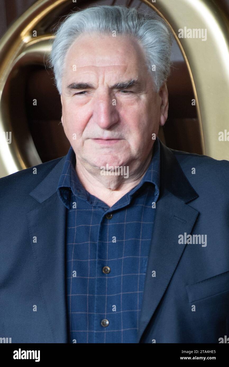 Londres, Royaume-Uni. 28 novembre 2023. Photo : Jim carter assiste à la première mondiale de Wonka au Royal Festival Hall, Southbank. Crédit : Justin ng/Alamy Live News Banque D'Images