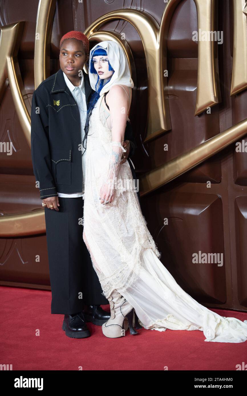 Londres, Royaume-Uni. 28 novembre 2023. Photo : (G-D) - Arlo Parks, Ashnikko aka Ashton Casey assiste à la première mondiale de 'Wonka' au Royal Festival Hall, Southbank. Crédit : Justin ng/Alamy Live News Banque D'Images