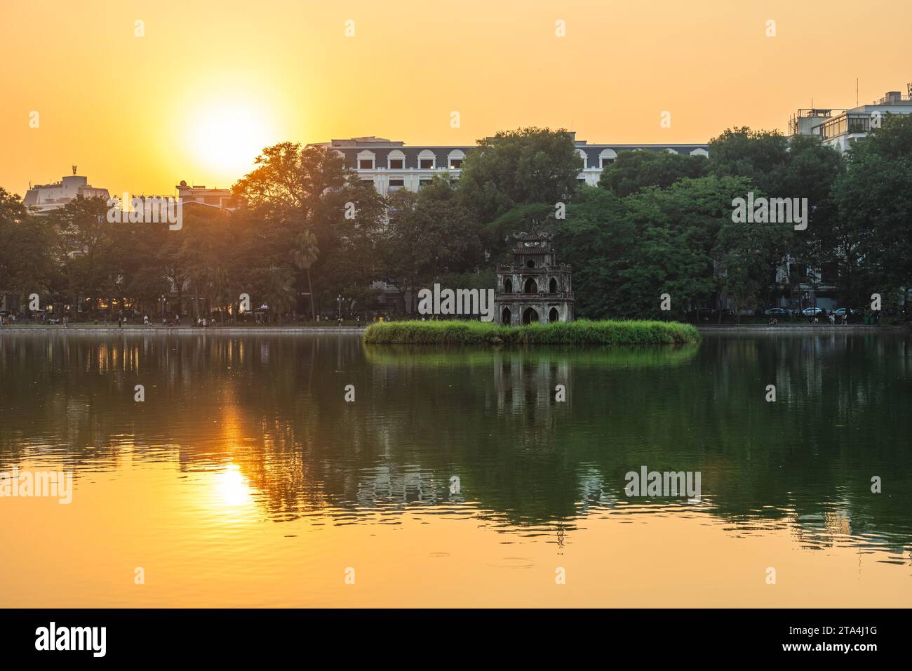 Lac Hoan Kiem, lac de l'épée retournée, à Hanoi, Vietnam Banque D'Images