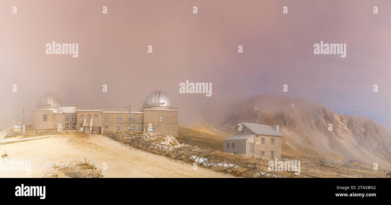 Campo Imperatore, Italie - 20 novembre 2023 : vue de l'Observatoire astronomique des Abruzzes à Campo Imperatore dans les Abruzzes Banque D'Images