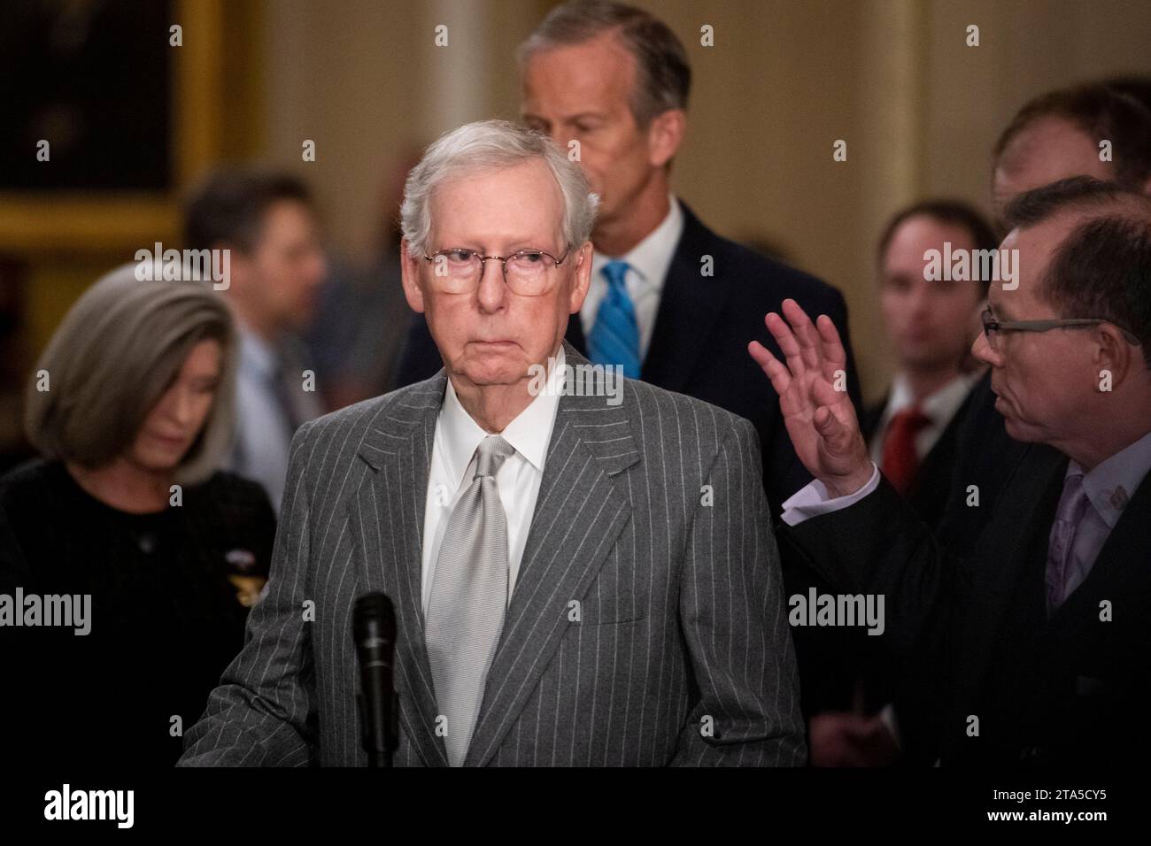 Washington, États-Unis. 28 novembre 2023. Mitch McConnell (républicain du Kentucky), leader de la minorité au Sénat des États-Unis, prononce une allocution lors du déjeuner-conférence de presse sur la politique républicaine au Capitole des États-Unis à Washington, DC, États-Unis, mardi 28 novembre, 2023. photo de Rod Lamkey/CNP/ABACAPRESSS.COM crédit : Abaca Press/Alamy Live News Banque D'Images