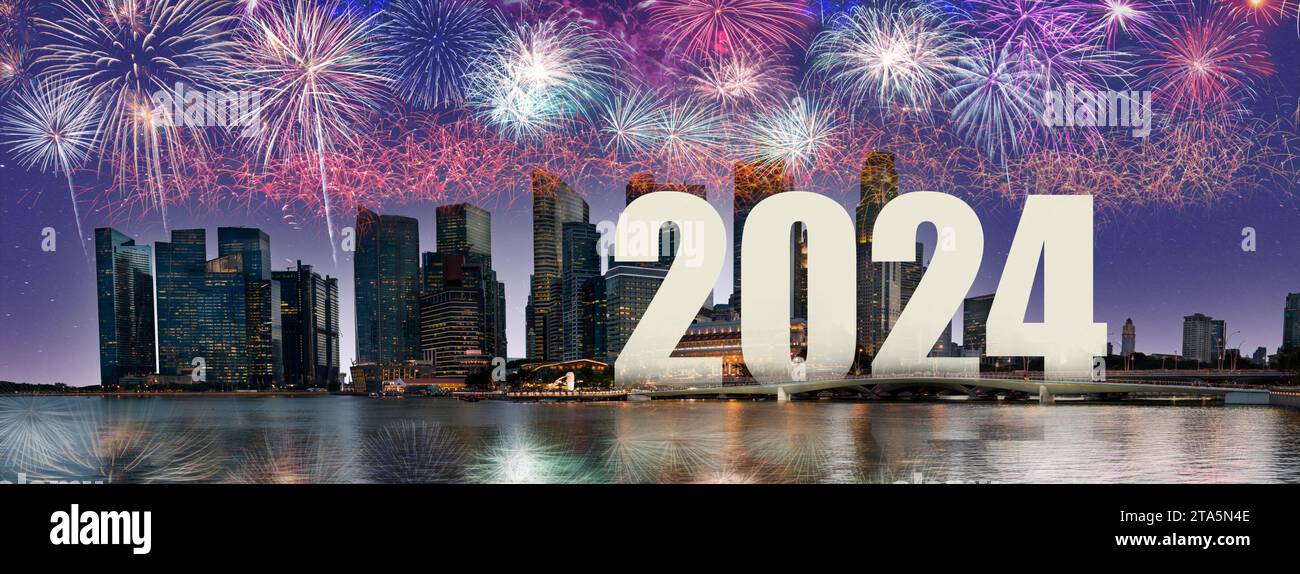 Nouvel an 2024 dans la ville. Ville panoramique la nuit avec feux d'artifice. Célébrations de la ville Banque D'Images
