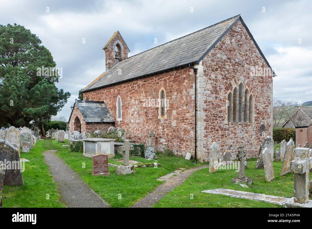 Pierres tombales dans le cimetière de l'église St Nicholas, Ringmore, South Devon. Banque D'Images