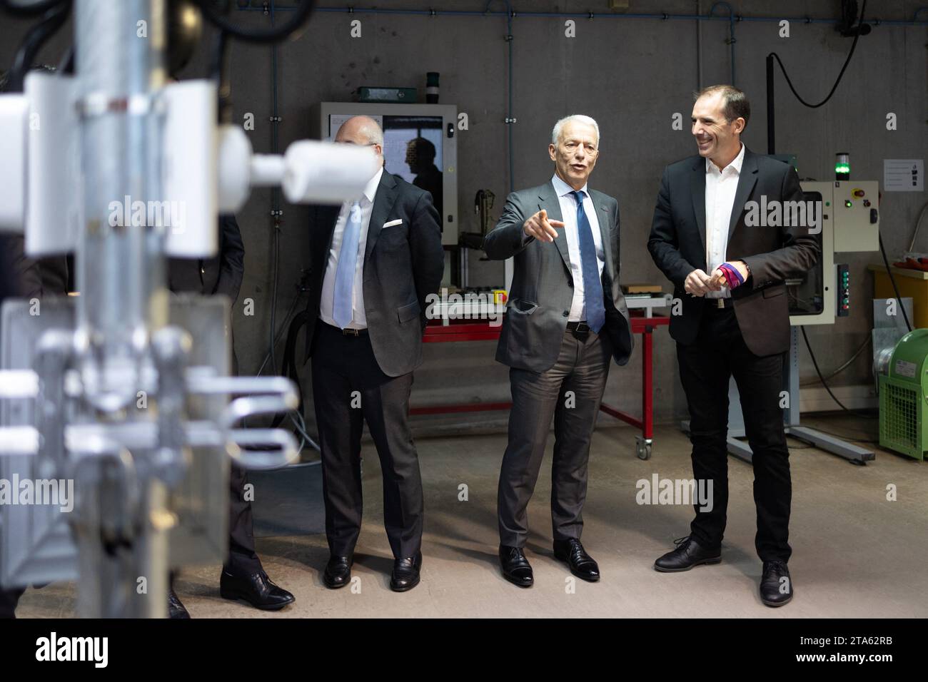 Paris, France. 29 novembre 2023. Patrick Martin, président du MEDEF, visite le lycée professionnel Marcel Deprez dans le cadre de la School-Business week à Paris le 29 novembre 2023. Photo de Raphael Lafargue/ABACAPRESS.COM crédit : Abaca Press/Alamy Live News Banque D'Images