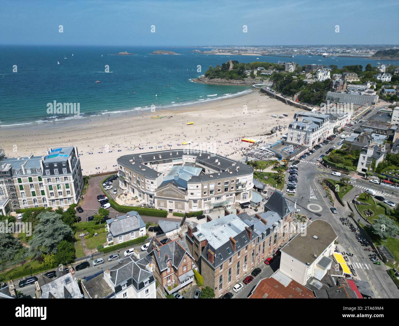 Dinard Bretagne France plage et ville drone, aérien Banque D'Images