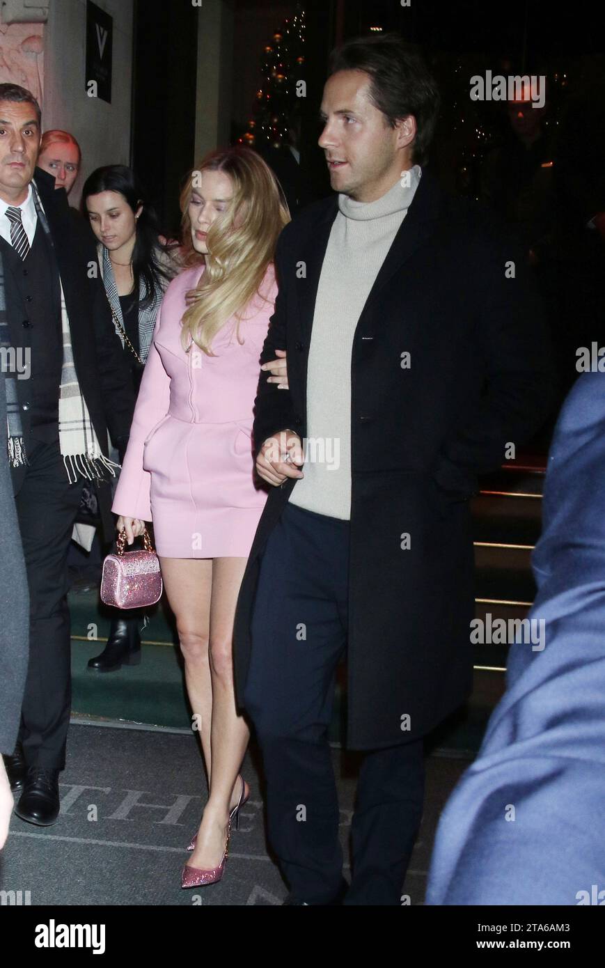 New York, NY, États-Unis. 28 novembre 2023. Tom Ackerley, Margot Robbie a vu quitter le cocktail Barbie à New York le 28 novembre 2023. Crédit : RW/Media Punch/Alamy Live News Banque D'Images