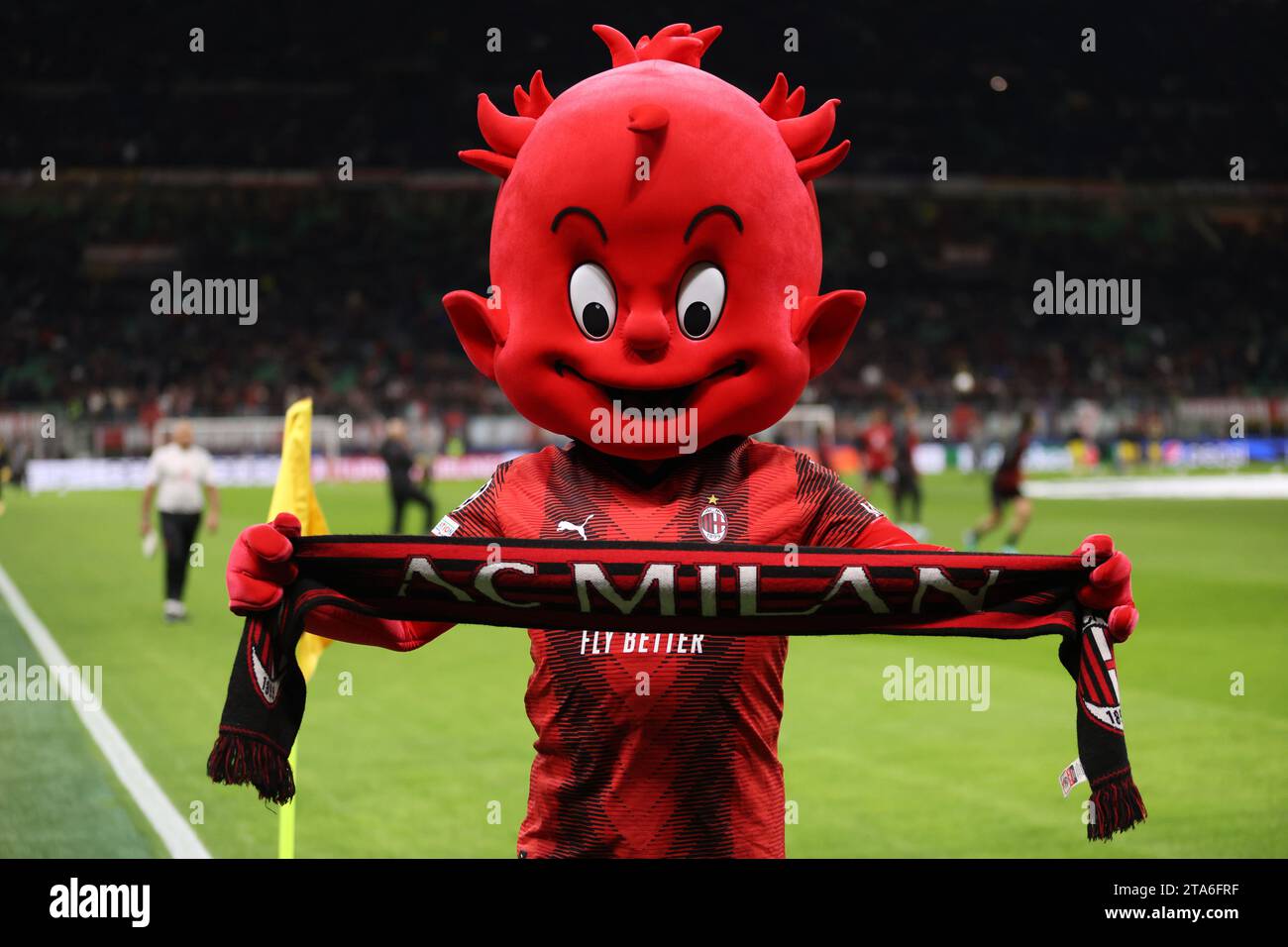 Milan, Italie. 28 novembre 2023. Milanello, mascotte de l'AC Milan, lors du match de football de l'UEFA Champions League entre l'AC Milan et le Borussia Dortmund. Crédit : Marco Canoniero/Alamy Live News Banque D'Images
