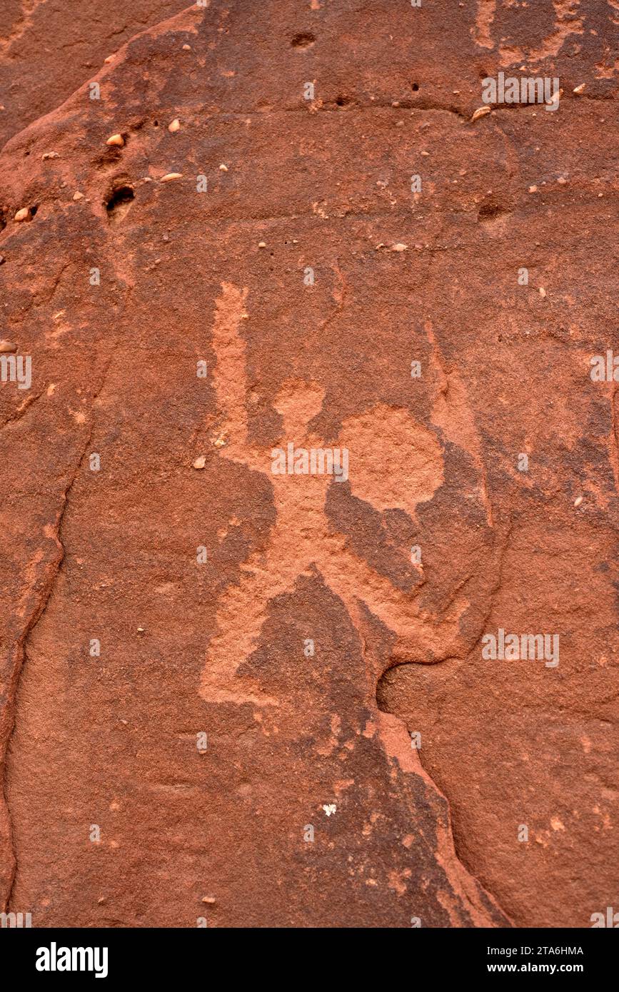 Wadi Rum ou Vallée de la Lune (patrimoine mondial de l'UNESCO). Pétroglyphes dans le canyon de Khazali. Jordanie. Banque D'Images