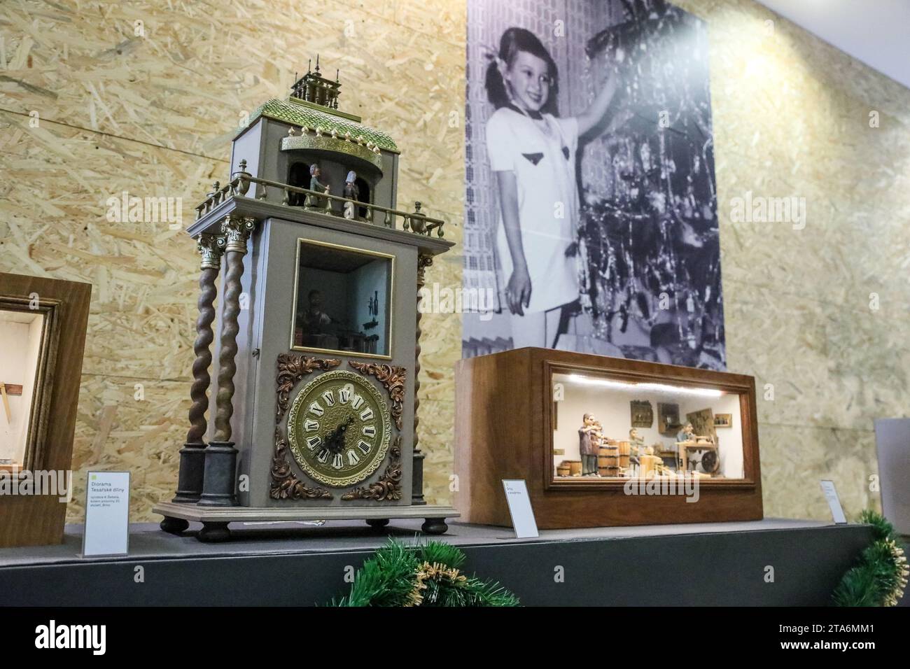 Brno, République tchèque. 29 novembre 2023. Une maquette d'une machine à vapeur avec une horloge astronomique de Karel Sebela à l'exposition de Noël mécanique au Musée technique de Brno, République tchèque, le 29 novembre 2023. Crédit : Monika Hlavacova/CTK photo/Alamy Live News Banque D'Images
