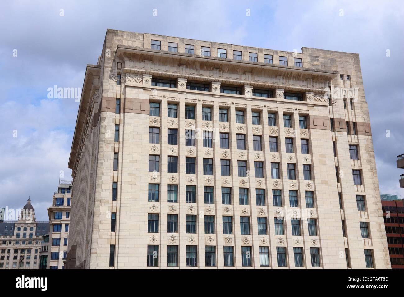 Londres, Royaume-Uni. Immeuble de bureaux historique classé Grade II - Adelaide House. Situé sur King William Street, rive nord de la Tamise. Banque D'Images