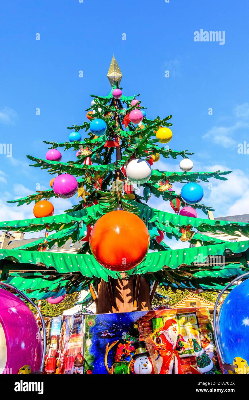 Structure d'arbre de Noël foraine - Tours, Indre-et-Loire (37), France. Banque D'Images