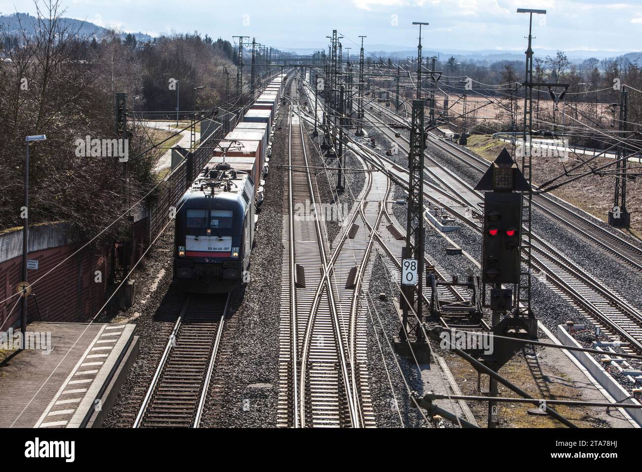 La ligne de chemin de fer à grande vitesse Hanovre–Würzburg, Nörten-Hardenberg, district de Northeim, Basse-Saxe, Allemagne, Europe Banque D'Images