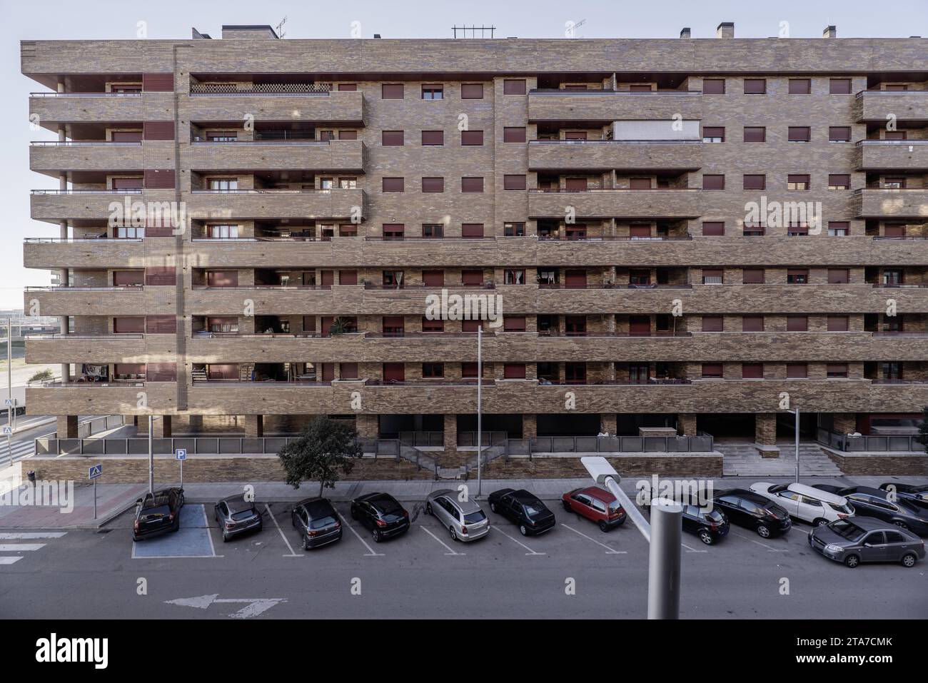 Façades d'un immeuble résidentiel urbain de moyenne hauteur Banque D'Images