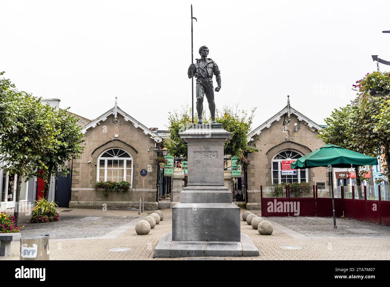 Le Pikeman, monument de 1798 s'élevant dans les arènes, centre-ville de Wexford, Irlande Banque D'Images
