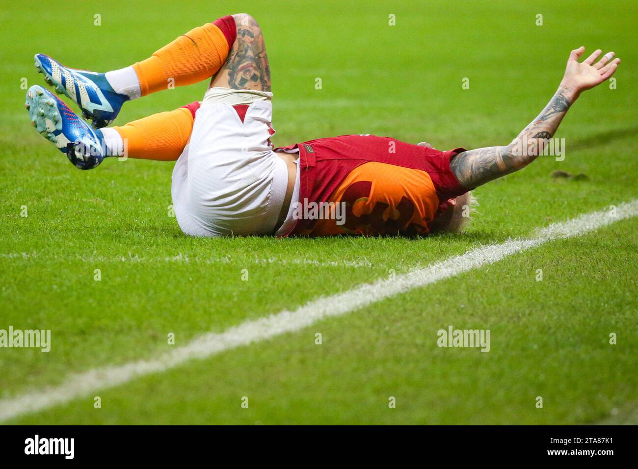 Istanbul, Turquie. 29 novembre 2023. ISTANBUL, TURQUIE - 29 NOVEMBRE : Lucas Torreira de Galatasaray AS réagit lors du match Groupe A - UEFA Champions League 2023/24 entre Galatasaray A.S. et Manchester United à l'Ali Sami yen Arena le 29 novembre 2023 à Istanbul, Turquie. ( Crédit : BSR Agency/Alamy Live News Banque D'Images