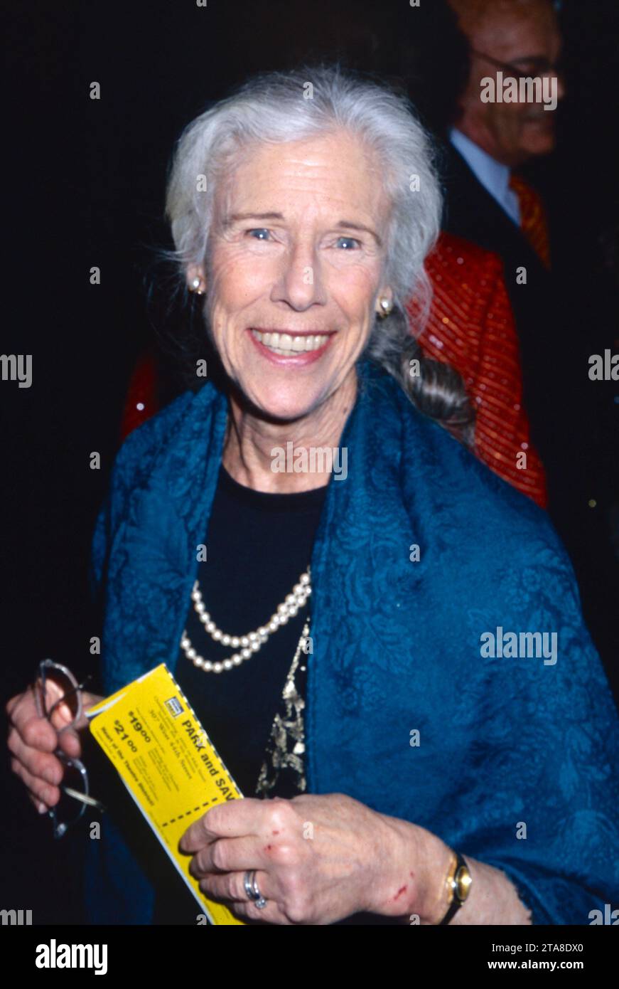 **PHOTO DE FICHIER** Frances Sternhagen est décédée. Frances Sternhagen assiste à la soirée d'ouverture de Sweet smell of Success au Martin Beck Theatre de New York le 14 mars 2002. Copyright photo : xHenryxMcGeex crédit : Imago/Alamy Live News Banque D'Images