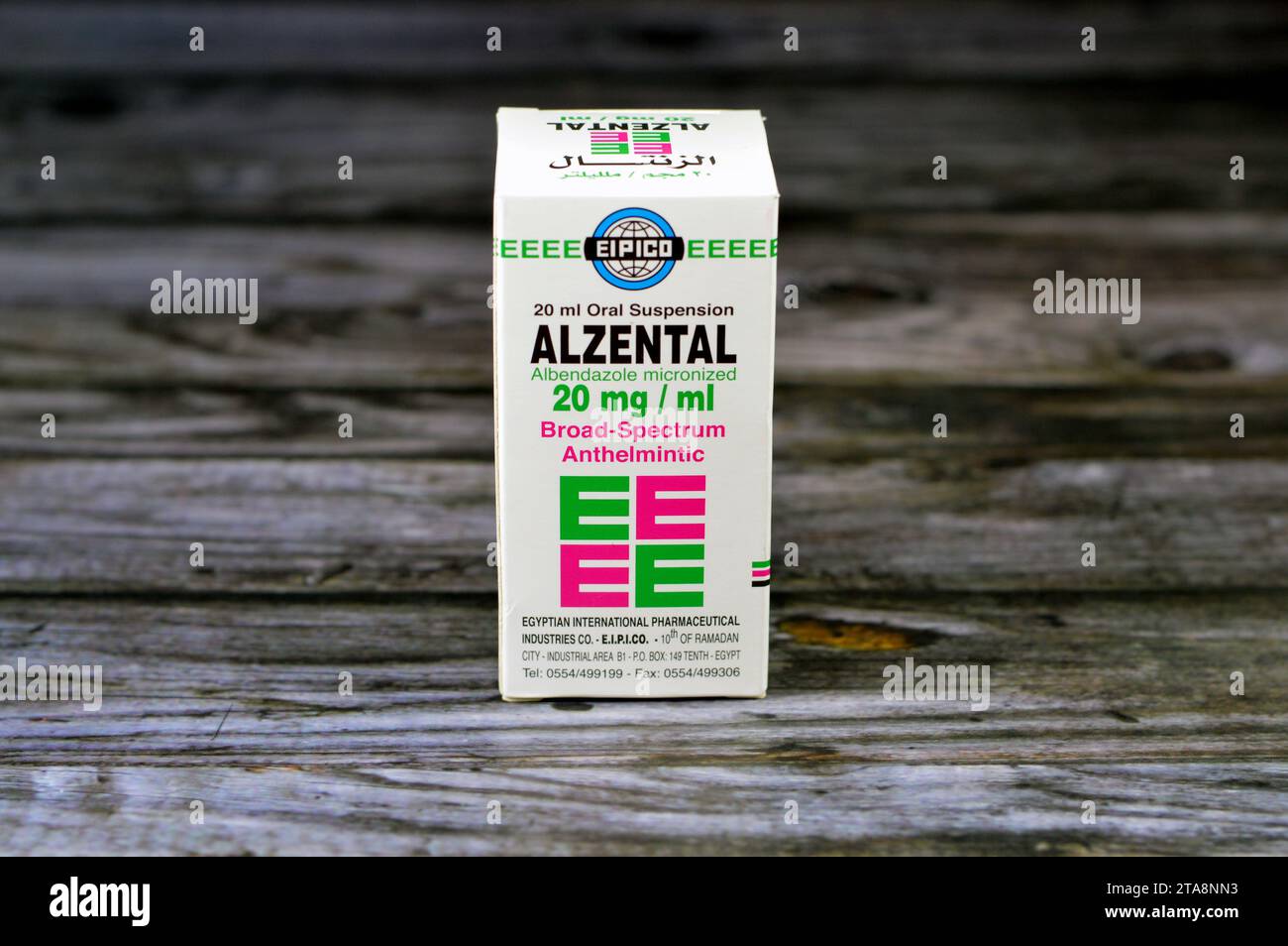 Le Caire, Égypte, novembre 6 2023 : Alzental 20 mg par mL suspension ( Albendazole ) flacon de 20 mL, anthelminthique à large spectre, pour entérobiase, Ascariasi Banque D'Images