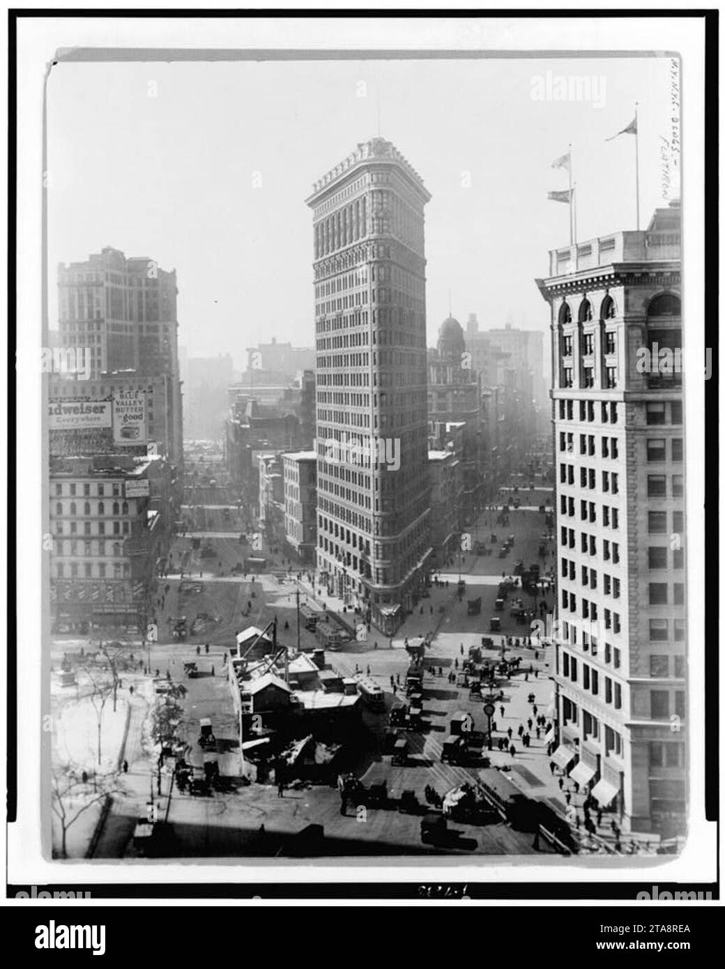 Avis de Flatiron Building, Broadway et la Cinquième Avenue, au sud de la 24e Rue Banque D'Images