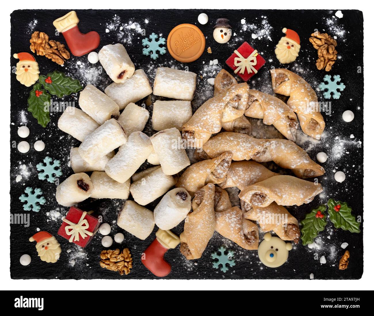 Croissants biologiques sains mélangés avec des noix et de la confiture avec des ingrédients délicieux et savoureux sur la table noire. Personne. Banque D'Images Croissants biologiques sains mélangés avec des noix et de la confiture avec des ingrédients délicieux et savoureux sur la table noire. Personne. Banque D'Images