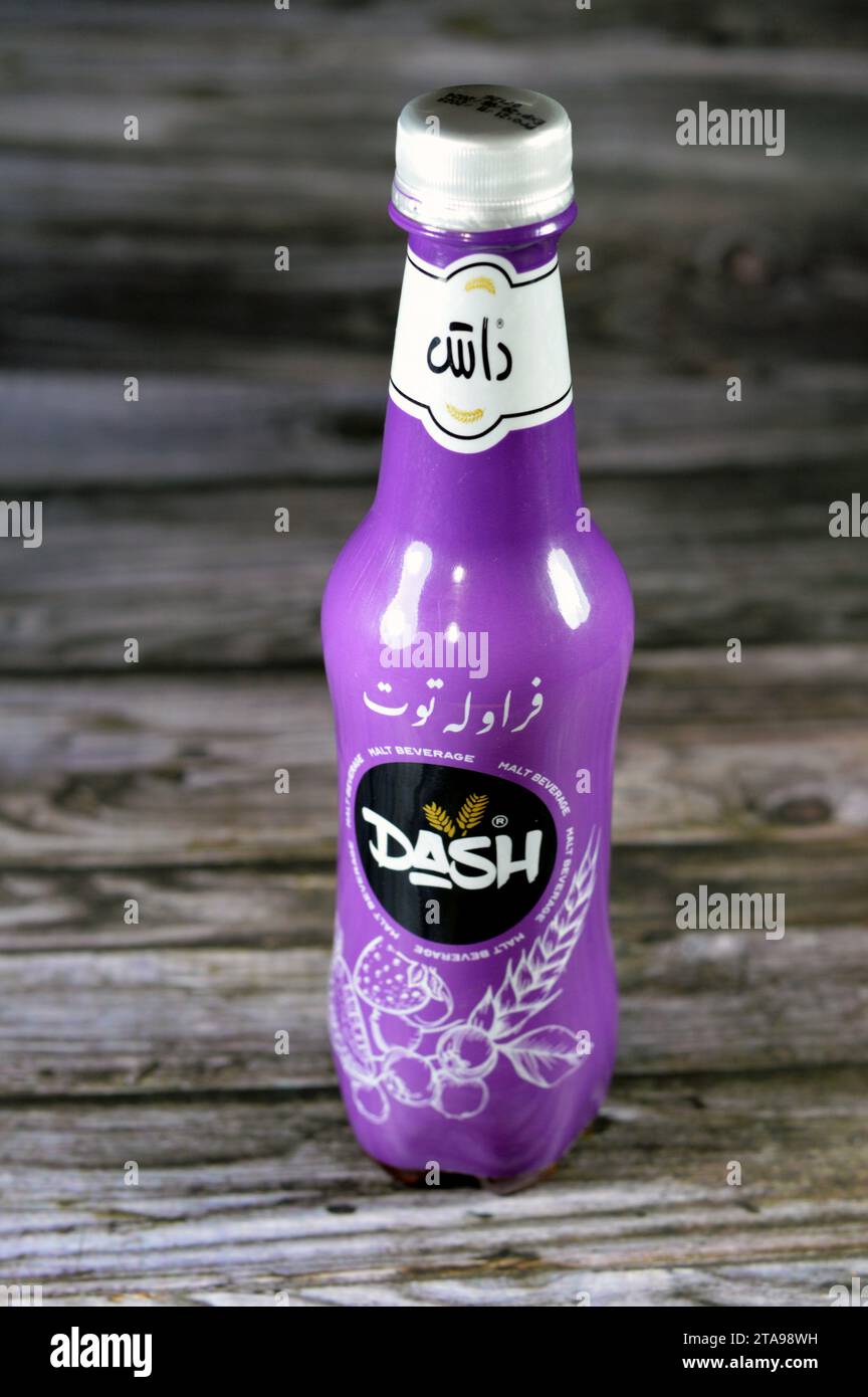 Le Caire, Égypte, novembre 24 2023 : Dash soda boisson aux fruits aromatisée fraise, saveur de baies, délicieuse boisson gazeuse avec une variété de saveurs, rafraîchissement coo Banque D'Images