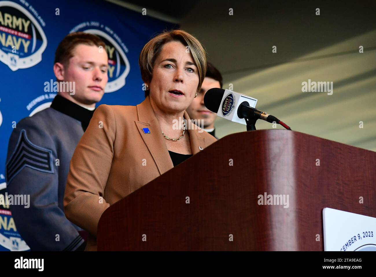 S'adresse aux médias lors d'une conférence de presse tenue à l'avant du match de football de l'Army Navy au Gillette Stadium à Foxborough Massachusetts. Eric Canha/CSM Banque D'Images