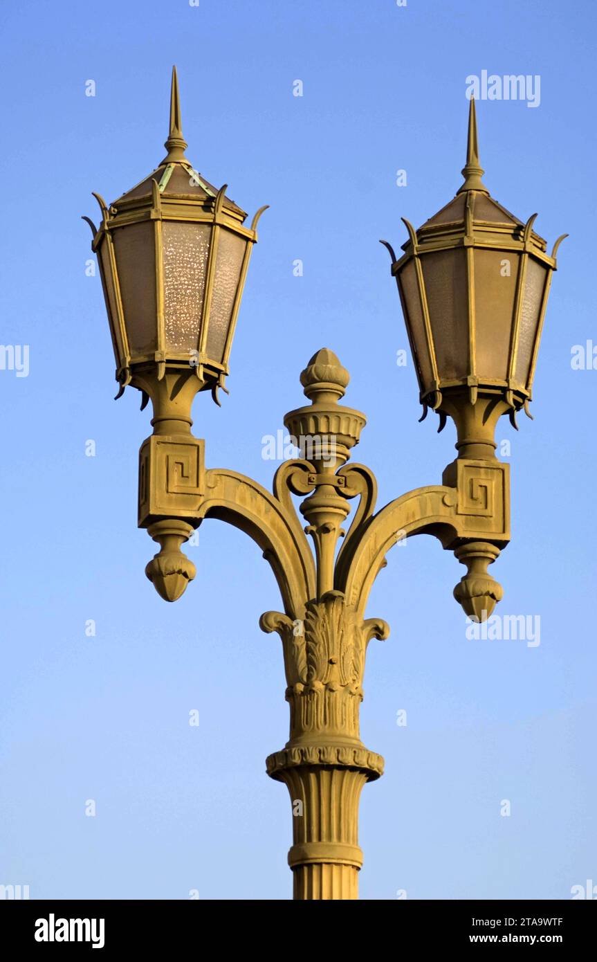 Design emblématique de poteau de lumière avec style art déco à Hollywood, CA., États-Unis Banque D'Images